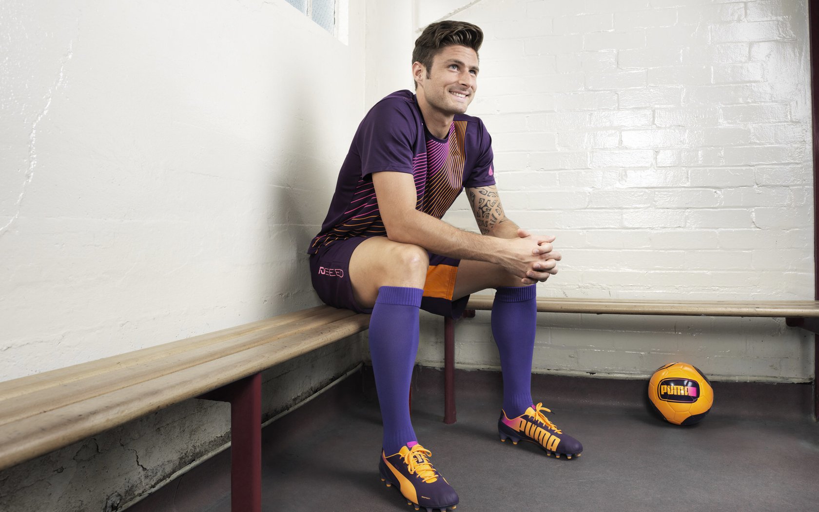 “联赛次轮焦点战：争冠集团火力全开”，《争冠军》