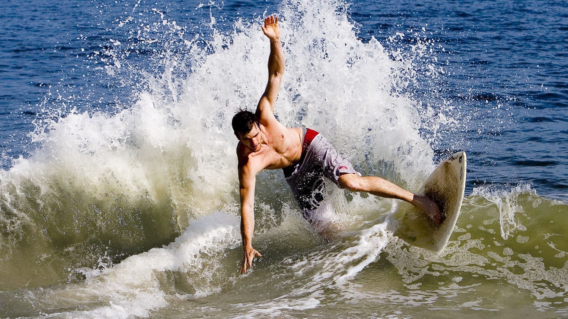 疑似“泡沫破裂”？转会市场的冷思考，泡沫破了钱是增值还是贬值